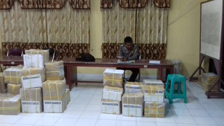 Polres Palu Laksanakan Pengamanan Dan Pengawalan Pendistribusian Soal Ujian Nasional SMA/SMK/MA