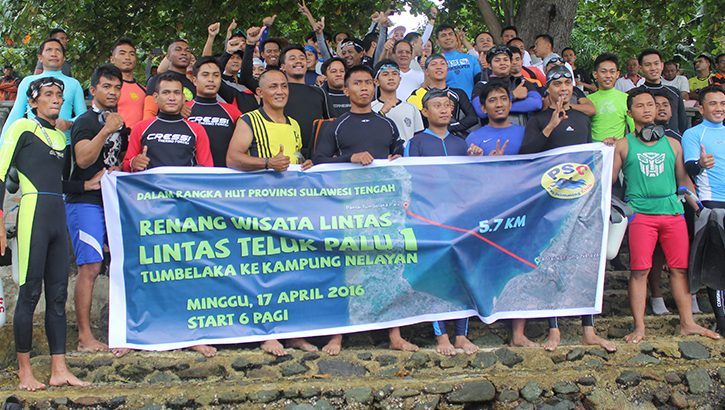 Gubernur Sulawesi Tengah Melepas Renang Wisata Lintas Teluk Palu 1