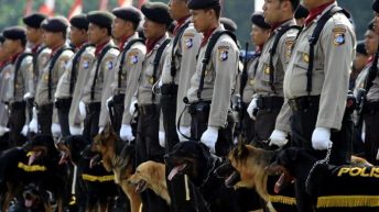 Kapolres Palu Berikan Penghargaan Kepada Tiga Bhabinkamtibmas