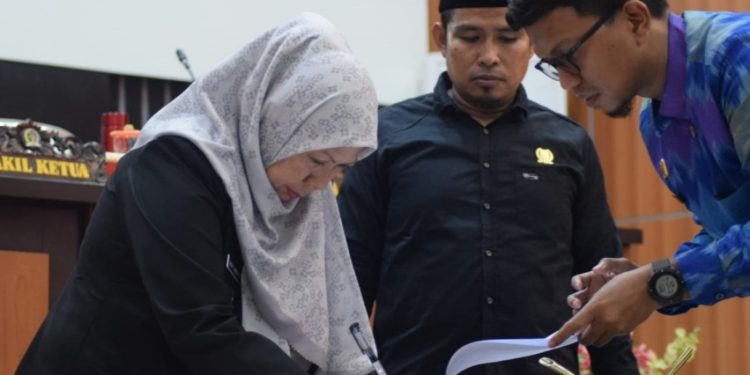 Wawali Ikuti Rapat Paripurna Penandatanganan Nota Kesepakatan Umum APBD ...